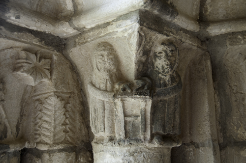 Capitel con monjes del claustro de Irantzu